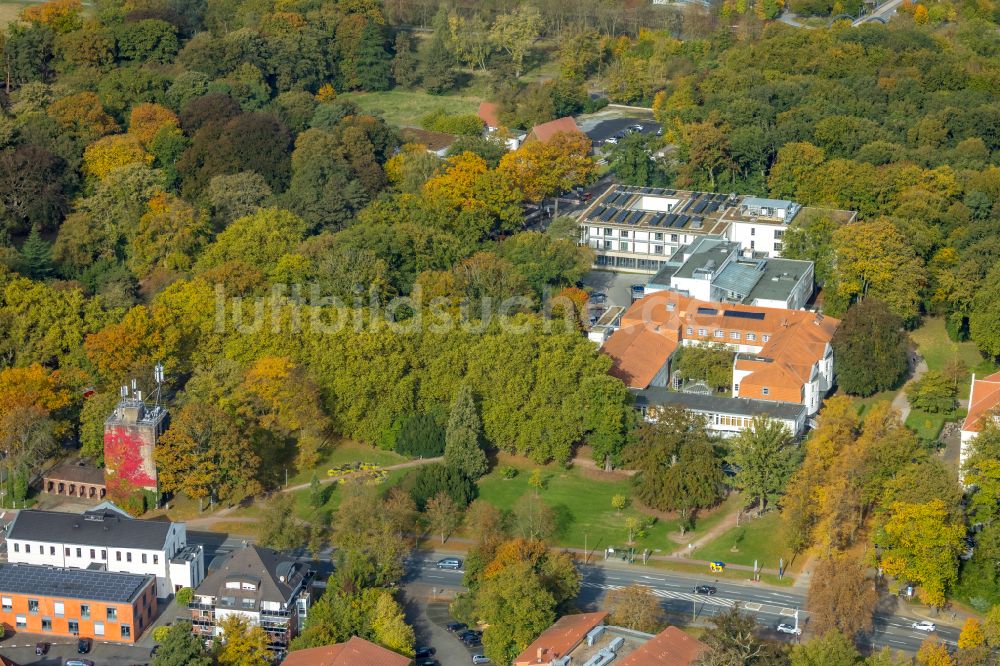 Hamm von oben - Herbstluftbild Klinikgelände des Krankenhauses Klinik für Manuelle Therapie in Hamm im Bundesland Nordrhein-Westfalen, Deutschland