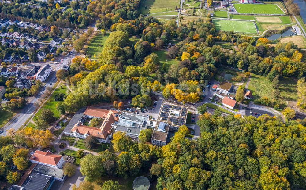 Hamm von oben - Herbstluftbild Klinikgelände des Krankenhauses Klinik für Manuelle Therapie in Hamm im Bundesland Nordrhein-Westfalen, Deutschland