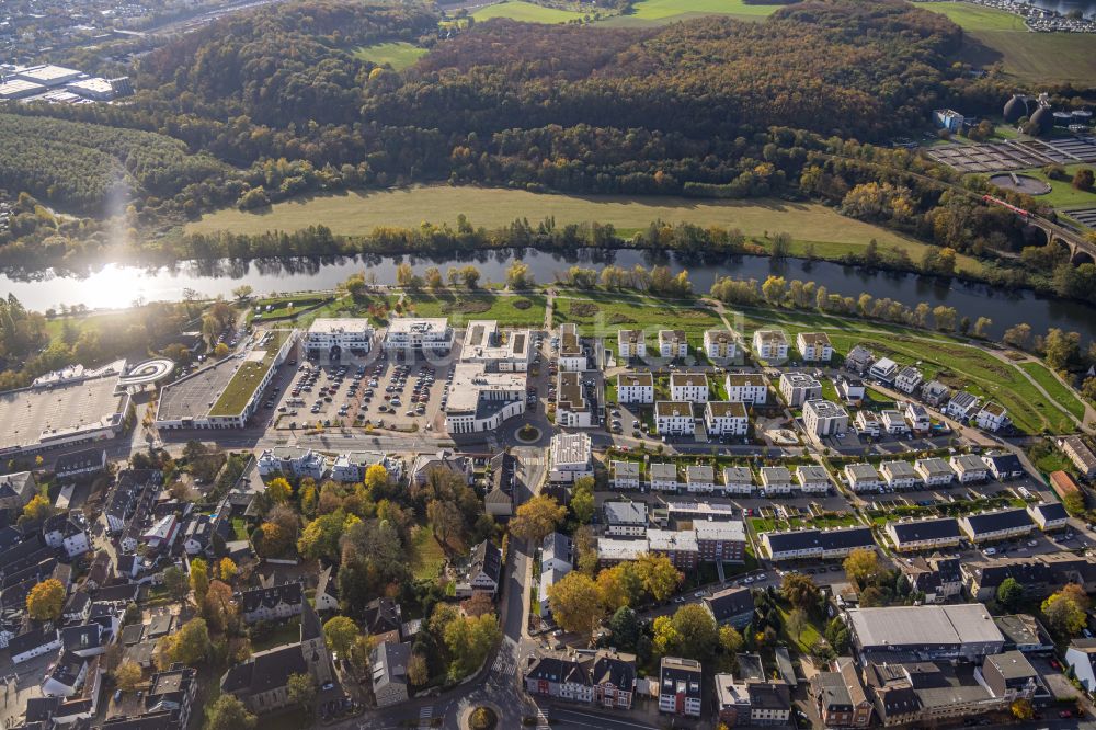 Luftbild Herdecke - Herbstluftbild Mehrfamilienhaus- Wohnanlage im Wohngebiet Ufer-Viertel am Fluss Ruhr in Herdecke im Bundesland Nordrhein-Westfalen, Deutschland