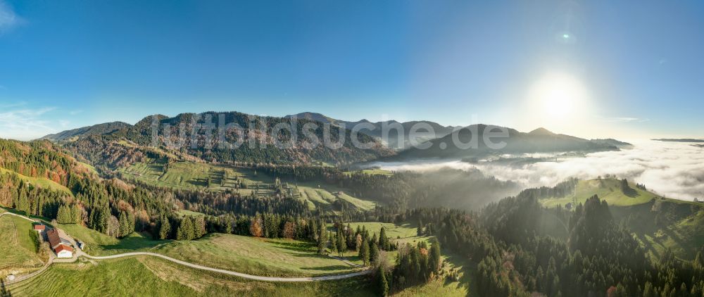 Oberstaufen von oben - Herbstluftbild Mittelgebirgslandschaft der Naglflugkette am Hündle in Oberstaufen im Bundesland Bayern, Deutschland