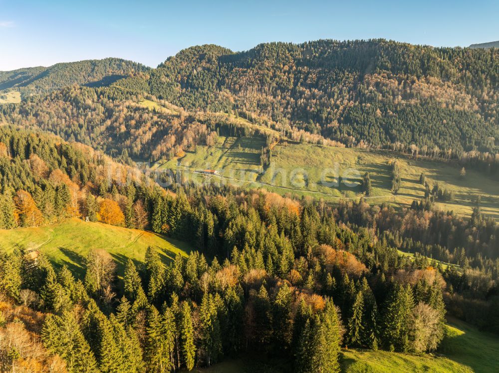 Oberstaufen von oben - Herbstluftbild Mittelgebirgslandschaft der Naglflugkette am Hündle in Oberstaufen im Bundesland Bayern, Deutschland