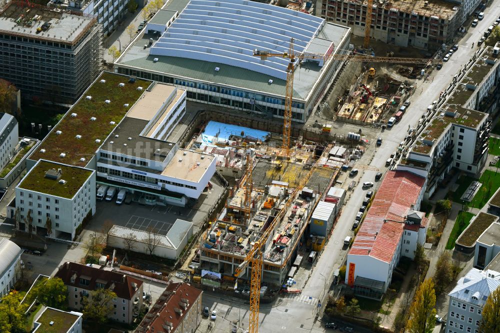 Luftaufnahme München - Herbstluftbild Neubau eines Büro- und Geschäftshauses FABRIK office im Ortsteil Sendling in München im Bundesland Bayern, Deutschland