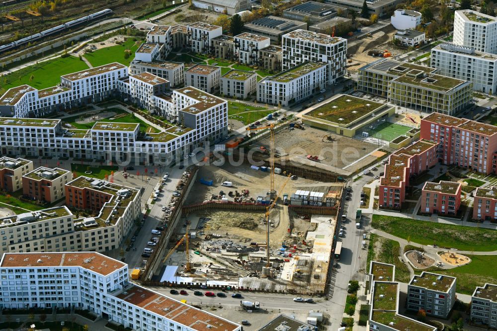 Luftaufnahme München - Herbstluftbild Neubau einer Mehrfamilienhaus-Wohnanlage Patio PASING im Ortsteil Pasing-Obermenzing in München im Bundesland Bayern, Deutschland