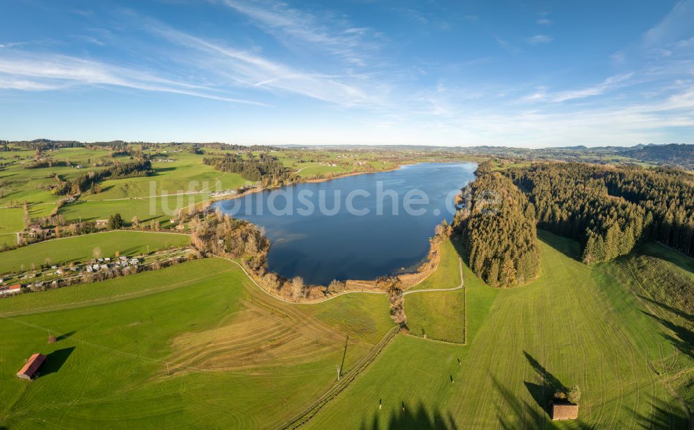 Luftaufnahme Waltenhofen - Herbstluftbild vom Niedersonthofener See in Waltenhofen im Allgäu im Bundesland Bayern, Deutschland