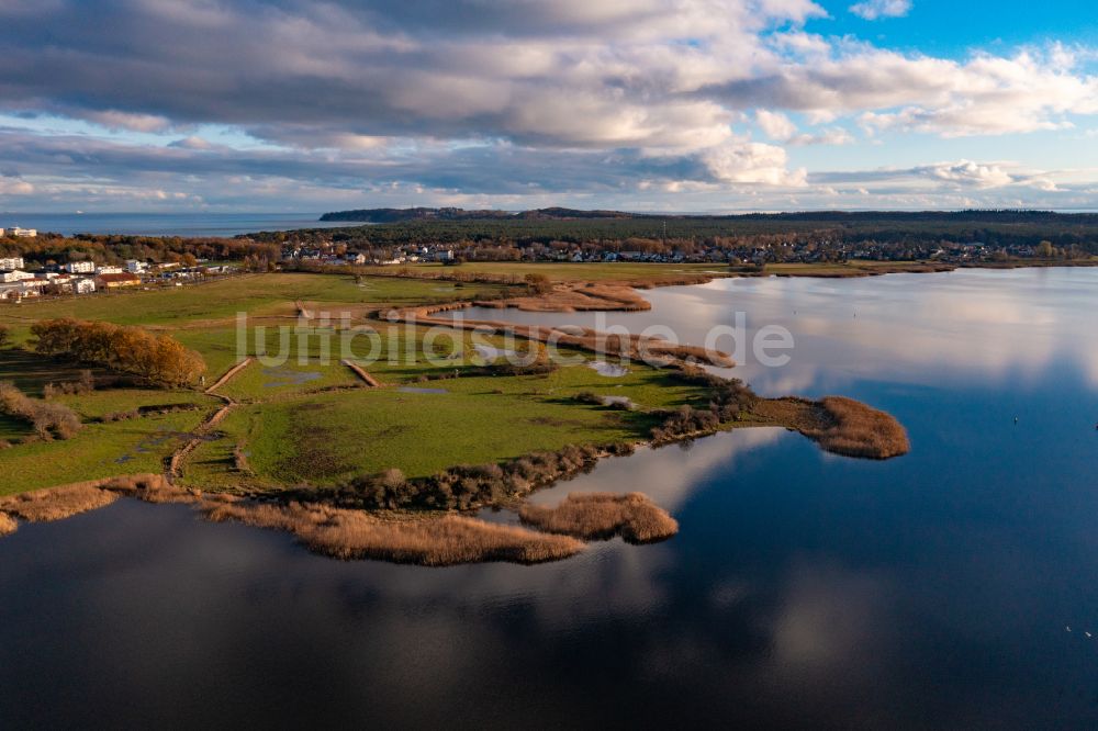 Luftbild Ostseebad Sellin - Herbstluftbild Ortskern am Uferbereich Selliner See in Ostseebad Sellin im Bundesland Mecklenburg-Vorpommern, Deutschland