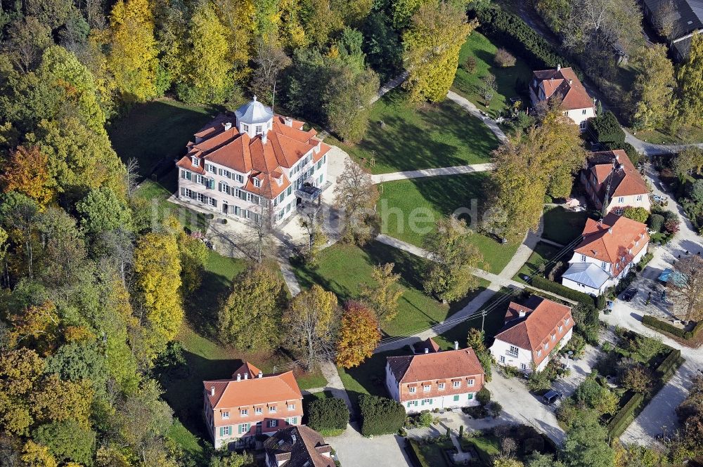 Luftaufnahme Hechingen - Herbstluftbild Palais des Schloss Lindich in Hechingen im Bundesland Baden-Württemberg, Deutschland