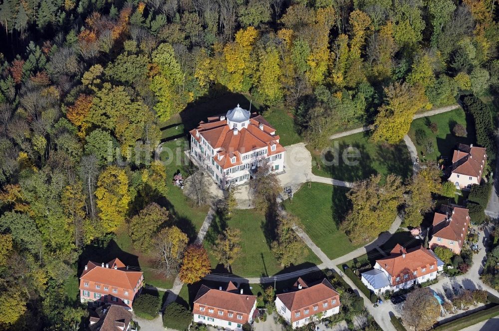 Luftaufnahme Hechingen - Herbstluftbild Palais des Schloss Lindich in Hechingen im Bundesland Baden-Württemberg, Deutschland