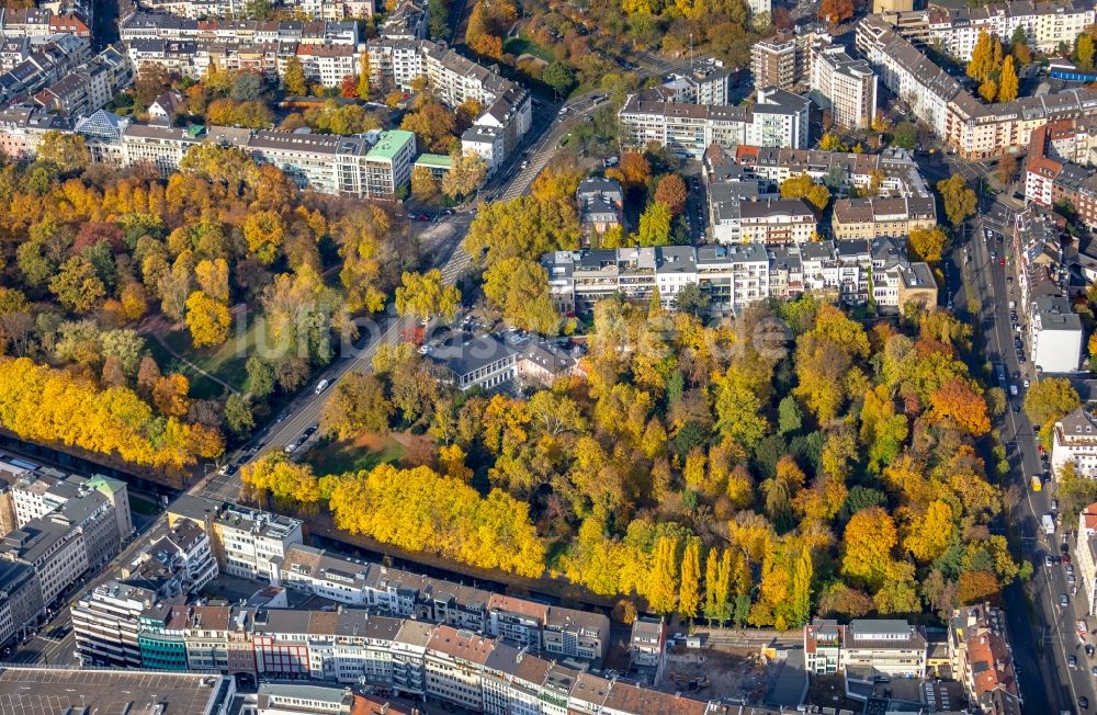 Düsseldorf aus der Vogelperspektive: Herbstluftbild Parkanlage an der Jacobistraße in Düsseldorf im Bundesland Nordrhein-Westfalen, Deutschland