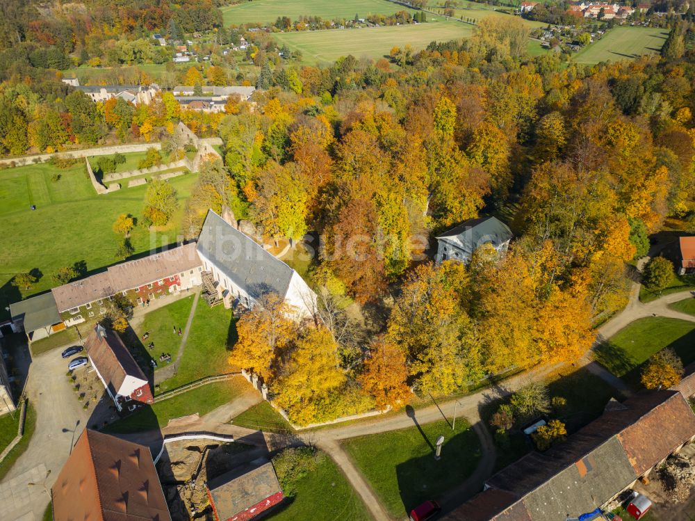 Luftaufnahme Nossen - Herbstluftbild Parkanlage Klosterpark Altzella in Nossen im Bundesland Sachsen, Deutschland