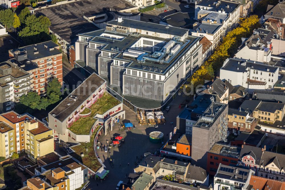 Herne von oben - Herbstluftbild Platz- Ensemble Robert-Brauner-Platz in Herne im Bundesland Nordrhein-Westfalen, Deutschland