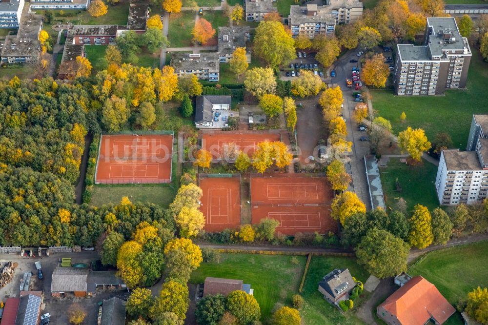 Gladbeck von oben - Herbstluftbild Rotbraun farbiger Tennisplatz des Tennisclub Rentfort-Gladbeck in Gladbeck im Bundesland Nordrhein-Westfalen, Deutschland