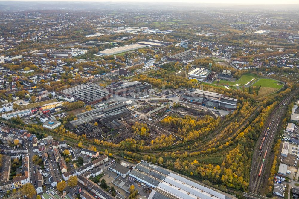 Bochum aus der Vogelperspektive: Herbstluftbild Ruine des ehemaligen Fabrik - Gebäudes Kruppwerke an der Gußstahlstraße in Bochum im Bundesland Nordrhein-Westfalen, Deutschland