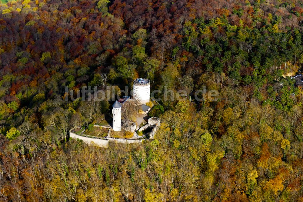 Luftaufnahme Bovenden - Herbstluftbild Ruine und Mauerreste der ehemaligen Burganlage der Burg Plesse in Bovenden im Bundesland Niedersachsen, Deutschland