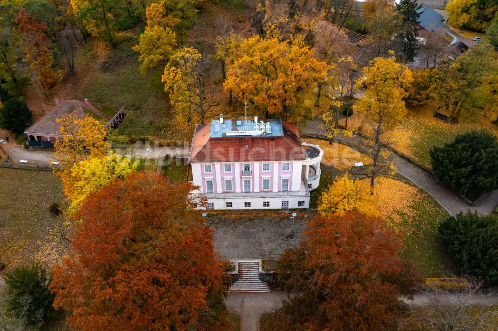 Bad Freienwalde (Oder) von oben - Herbstluftbild Schloß in Bad Freienwalde (Oder) im Bundesland Brandenburg, Deutschland