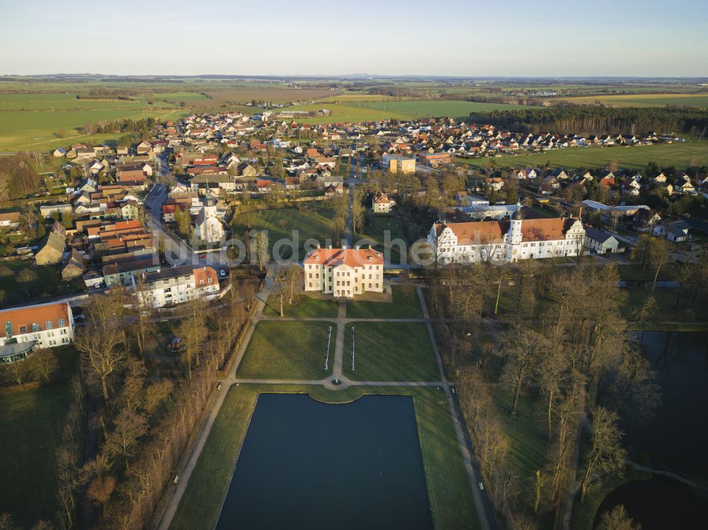 Luftaufnahme Zabeltitz - Herbstluftbild Schloß - Barockschloss in Zabeltitz im Bundesland Sachsen, Deutschland