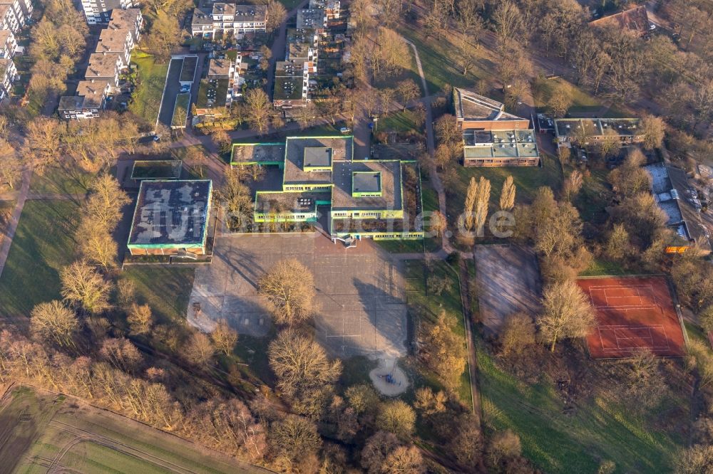 Luftaufnahme Dorsten - Herbstluftbild Schulgebäude der Grüne Schule an der Talaue in Dorsten im Bundesland Nordrhein-Westfalen, Deutschland