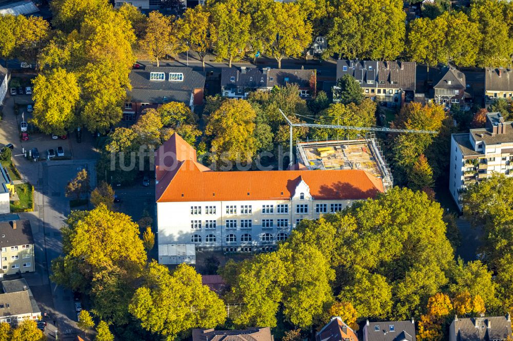 Gladbeck von oben - Herbstluftbild Schulgebäude Lambertischule in Gladbeck im Bundesland Nordrhein-Westfalen, Deutschland