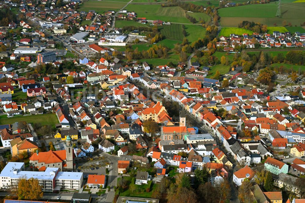 Luftaufnahme Vohenstrauß - Herbstluftbild Stadtansicht vom Innenstadtbereich in Vohenstrauß im Bundesland Bayern, Deutschland