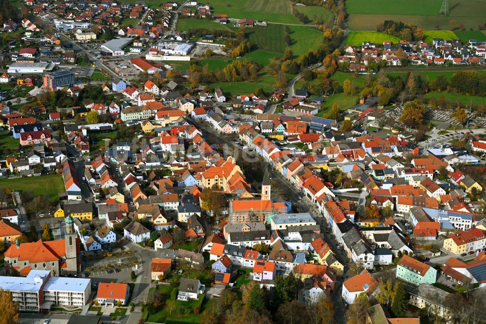 Vohenstrauß von oben - Herbstluftbild Stadtansicht vom Innenstadtbereich in Vohenstrauß im Bundesland Bayern, Deutschland