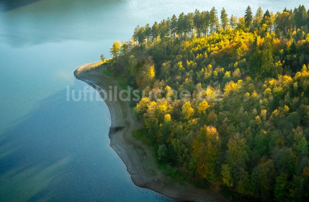 Luftaufnahme Meschede - Herbstluftbild Staubecken und Stausee in Meschede im Bundesland Nordrhein-Westfalen, Deutschland