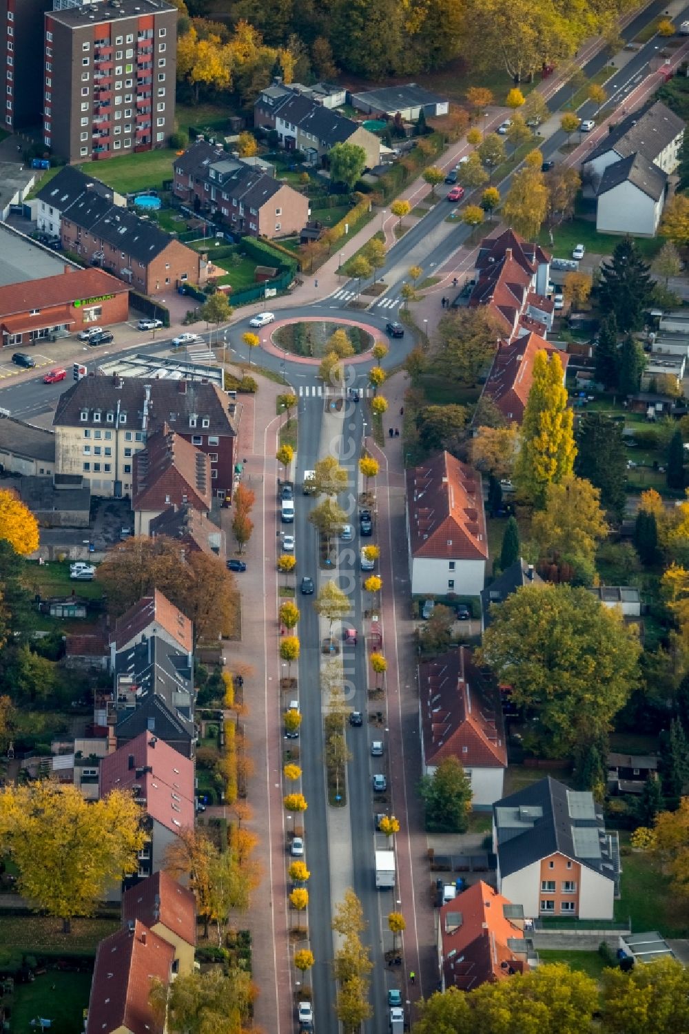 Gladbeck von oben - Herbstluftbild der Straßenführung der Horster Straße in Gladbeck im Bundesland Nordrhein-Westfalen, Deutschland