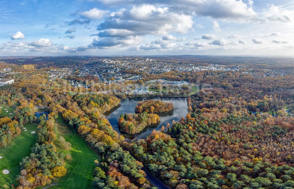 Luftaufnahme Bergisch Gladbach - Herbstluftbild Tagebau Rekultivierung am See Grube Cox in Bergisch Gladbach im Bundesland Nordrhein-Westfalen, Deutschland