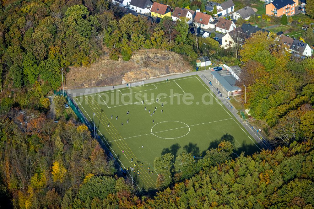 Wengern aus der Vogelperspektive: Herbstluftbild Trainings auf dem Sportplatz in Wengern im Bundesland Nordrhein-Westfalen, Deutschland