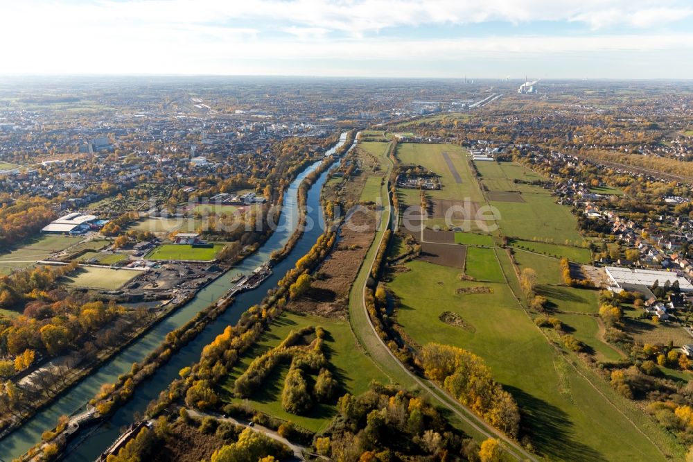 Luftaufnahme Hamm - Herbstluftbild Uferbereiche am Flußverlauf der Lippe und des Datteln-Hamm-Kanal in Hamm im Bundesland Nordrhein-Westfalen, Deutschland