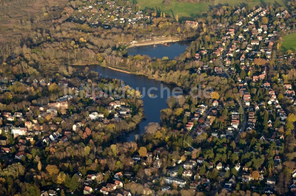 Berlin von oben - Herbstluftbild Uferbereiche des Sees Hermsdorfer See und Ziegeleisee in Berlin, Deutschland