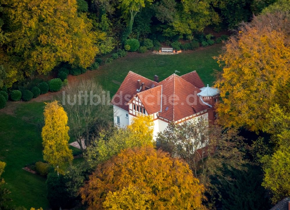 Luftaufnahme Gladbeck - Herbstluftbild Villa Einfamilienhaus am Bernskamp im Ortsteil Rentfort in Gladbeck im Bundesland Nordrhein-Westfalen, Deutschland