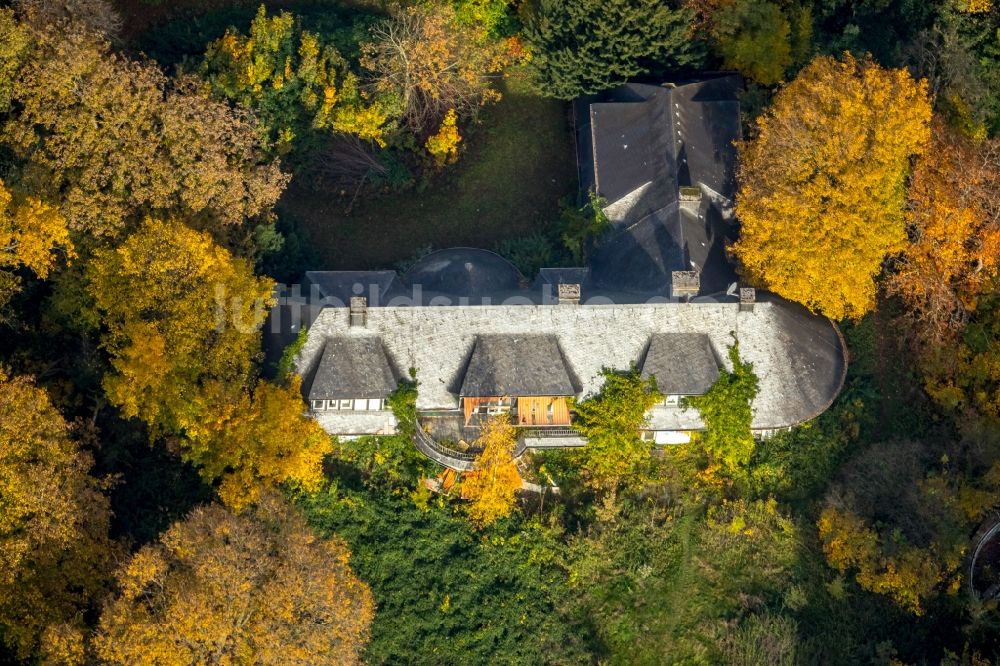 Luftbild Düsseldorf - Herbstluftbild Villa Einfamilienhaus Villa Sohl im Park Gartenkamp in Düsseldorf im Bundesland Nordrhein-Westfalen, Deutschland