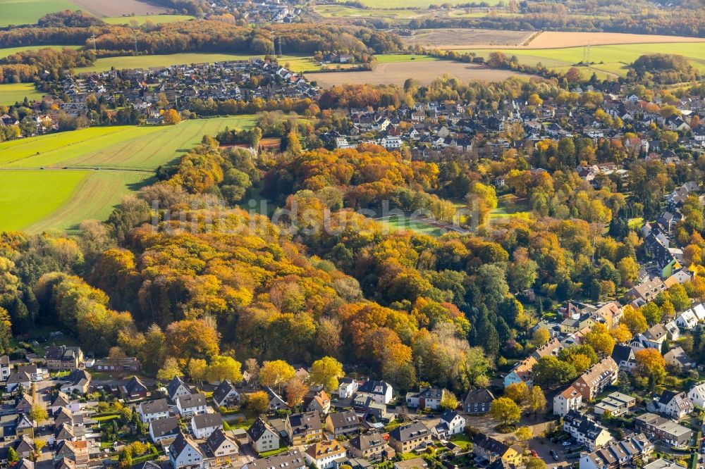 Bochum von oben - Herbstluftbild Von Wald umgebene Ortsansicht in Bochum im Bundesland Nordrhein-Westfalen, Deutschland