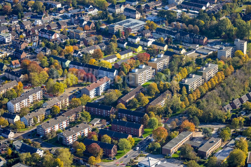 Neukirchen-Vluyn aus der Vogelperspektive: Herbstluftbild Wohngebiet der Mehrfamilienhaussiedlung im Ortsteil Neukirchen in Neukirchen-Vluyn im Bundesland Nordrhein-Westfalen, Deutschland