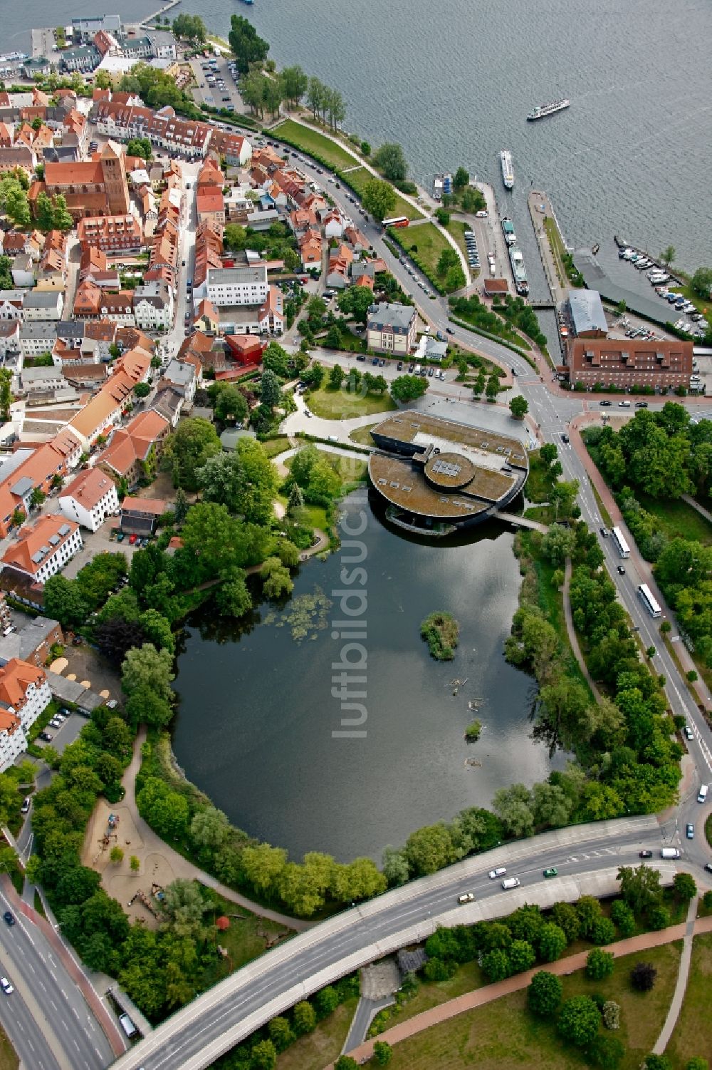 Luftaufnahme Waren (Müritz) - Herrensee und Müritzeum in Waren (Müritz) im Bundesland Mecklenburg-Vorpommern