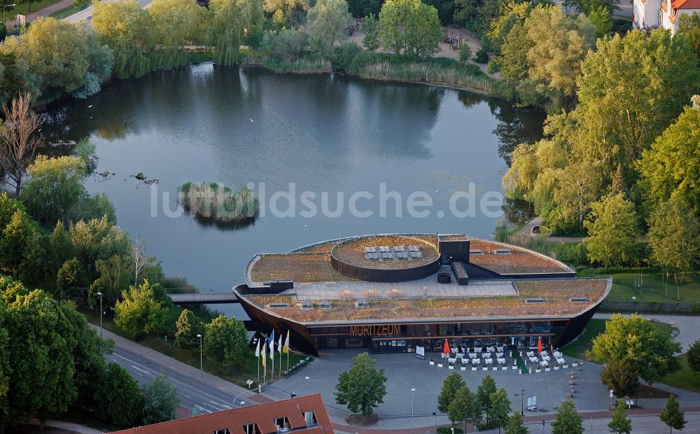 Waren (Müritz) von oben - Herrensee und Müritzeum in Waren (Müritz) im Bundesland Mecklenburg-Vorpommern