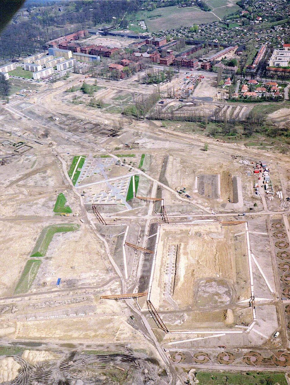 Potsdam von oben - Herrichtung des BUGA - Geländes auf dem ehem. russ. Kasernengelände am Bornstadter Feld in Potsdam.