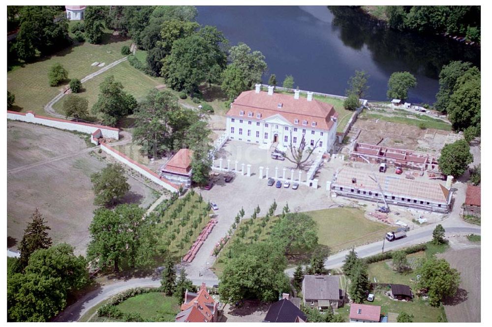 Luftbild Meseberg / BRB - Herrichtung Schloß Meseburg zum Gästehaus der Bundesregierung