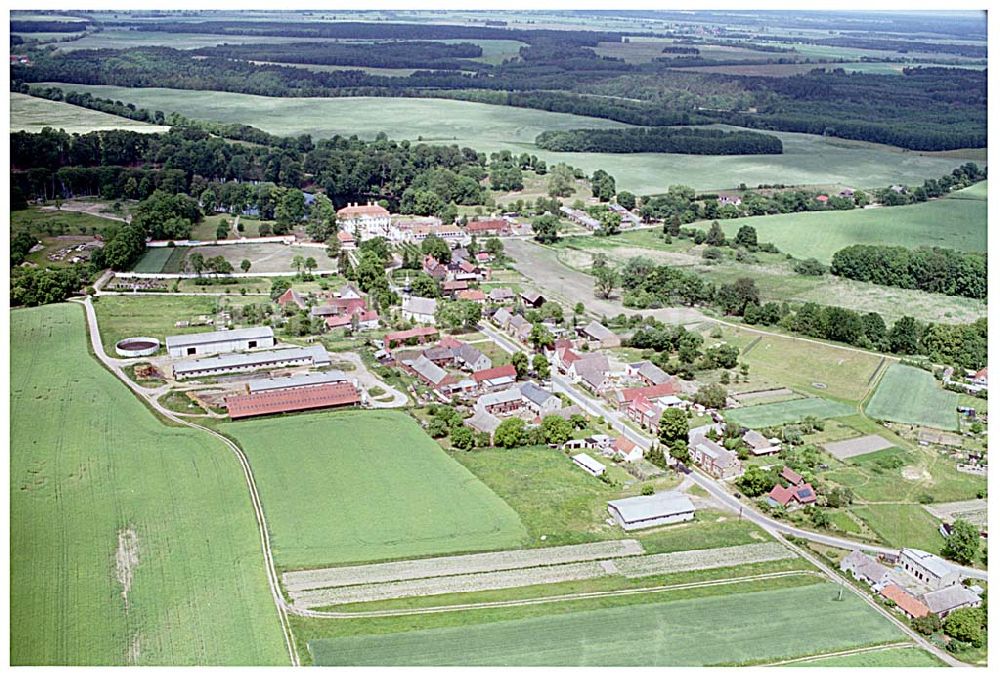 Luftbild Meseberg / BRB - Herrichtung Schloß Meseburg zum Gästehaus der Bundesregierung