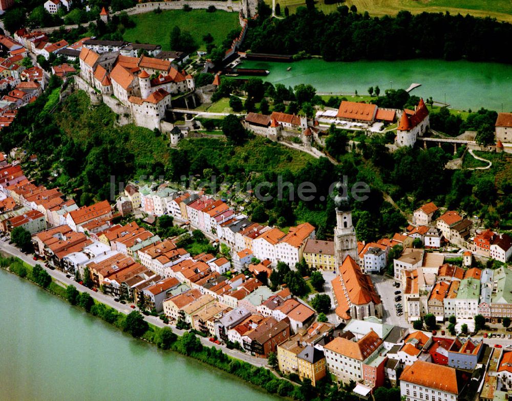 Luftbild Burghausen - Herzogsstadt Burghausen ist die größte Stadt im oberbayerischen Landkreis Altötting