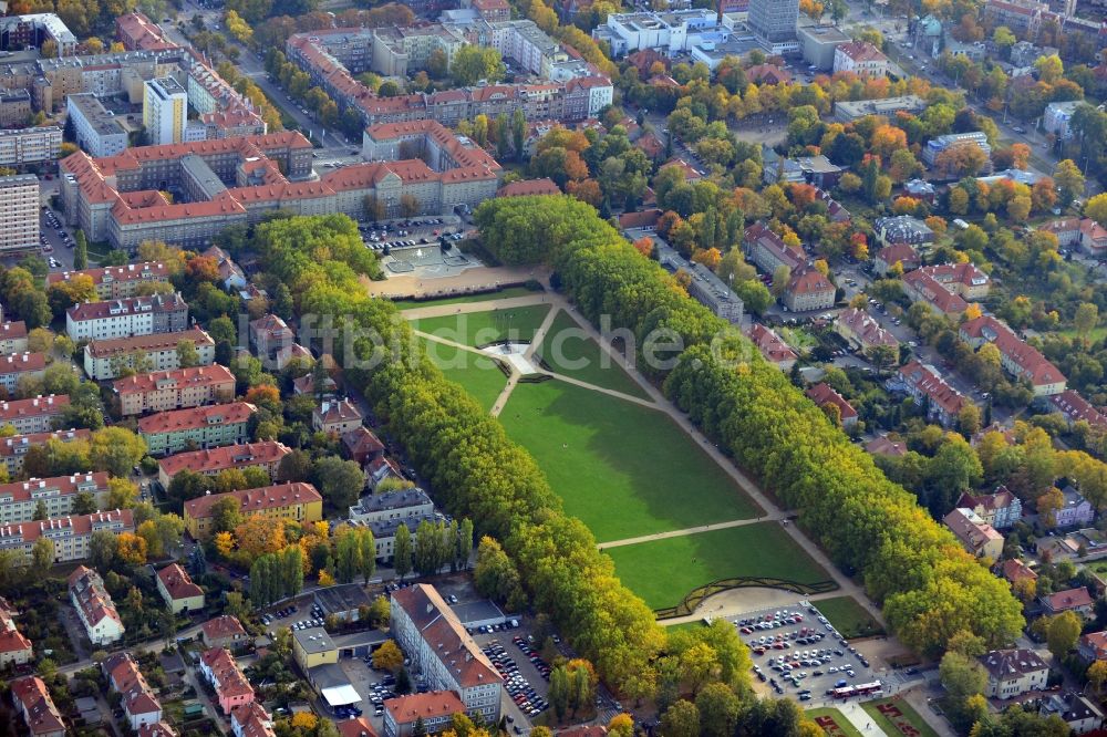 Stettin aus der Vogelperspektive: Heutiges Rathaus von Stettin mit der Parkanlage Jesna Blonia