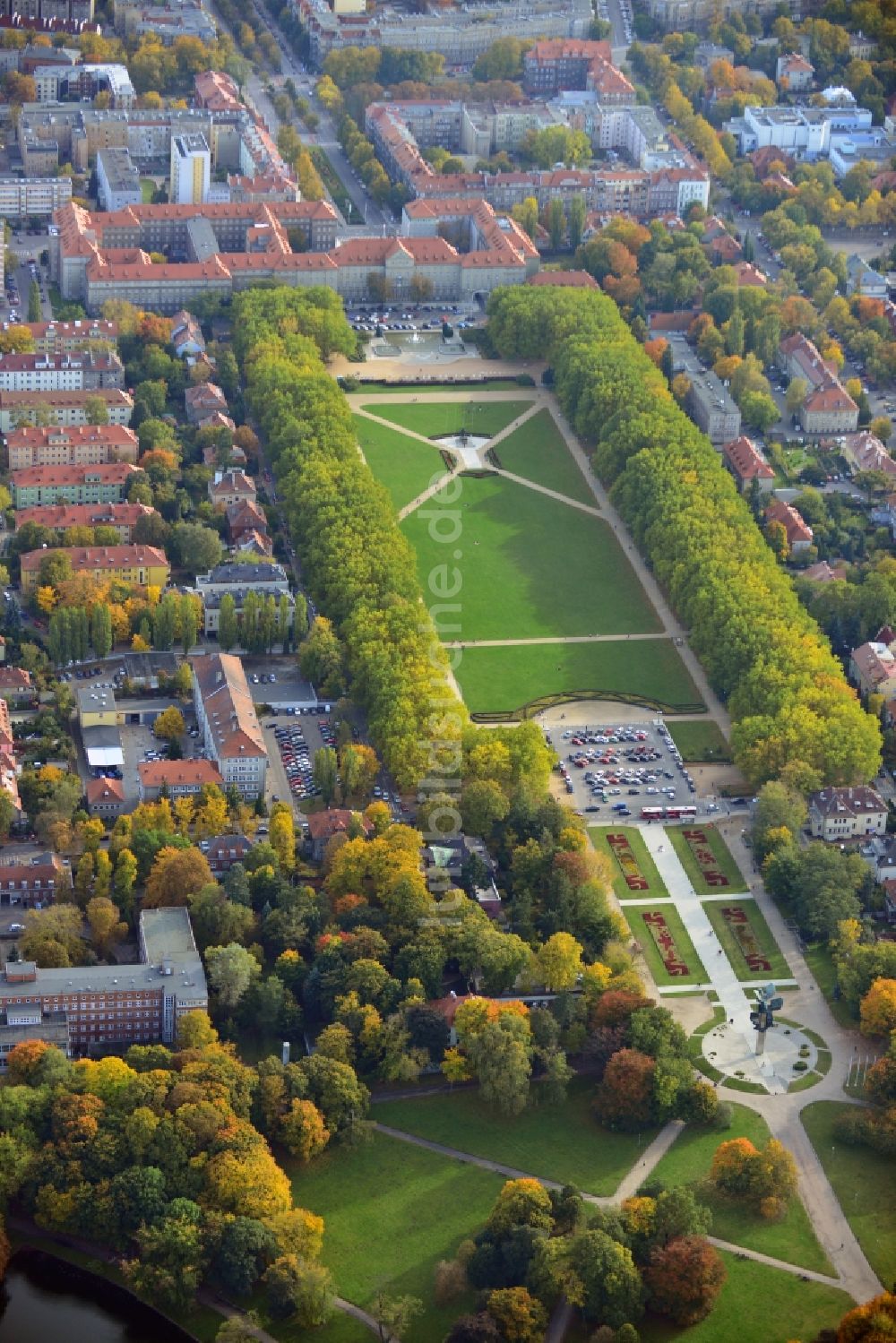 Luftbild Stettin - Heutiges Rathaus von Stettin mit der Parkanlage Jesna Blonia