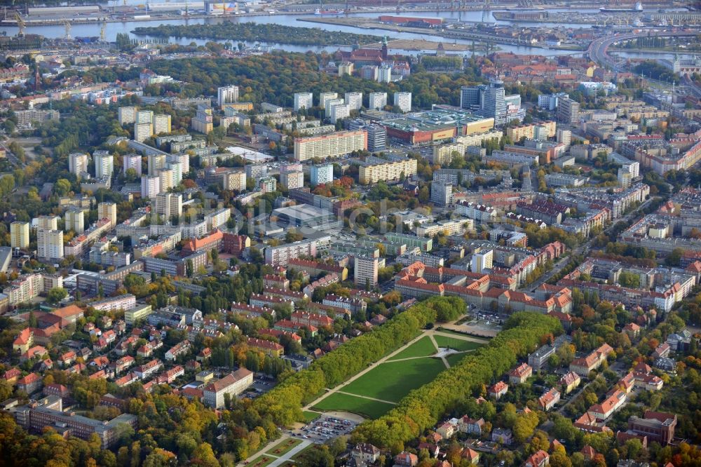 Luftbild Stettin - Heutiges Rathaus von Stettin mit der Parkanlage Jesna Blonia