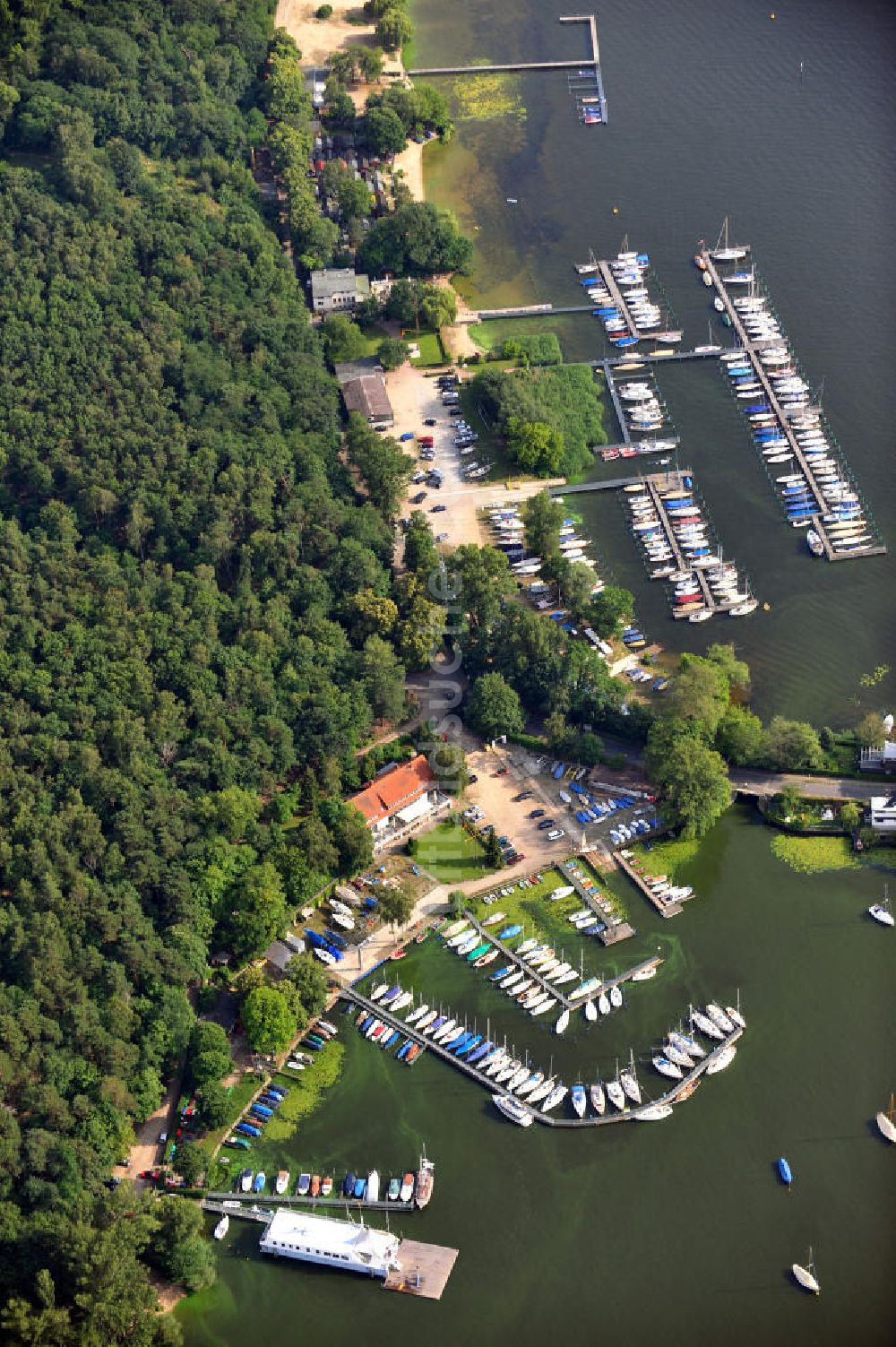 Luftaufnahme Berlin - Häfen am Zugang zur Insel Schwanenwerder