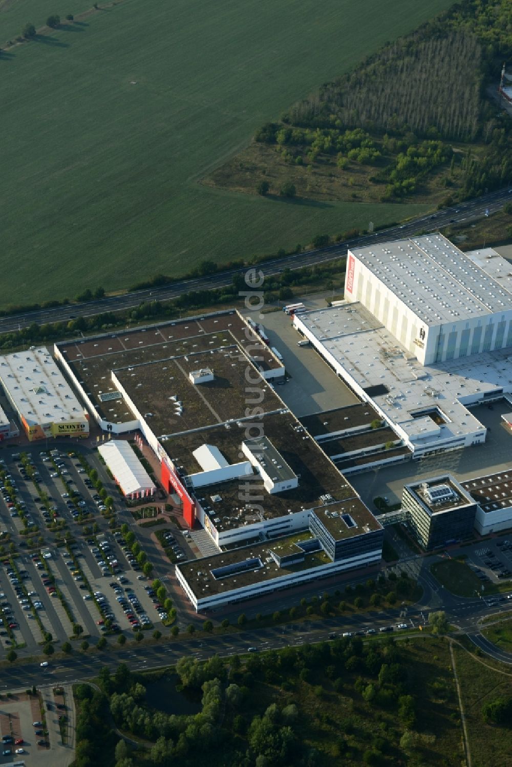 Luftbild Schönefeld - Höffner Möbelhaus und Gewerbezentrum Berlin-Waltersdorf in Schönefeld im Bundesland Brandenburg