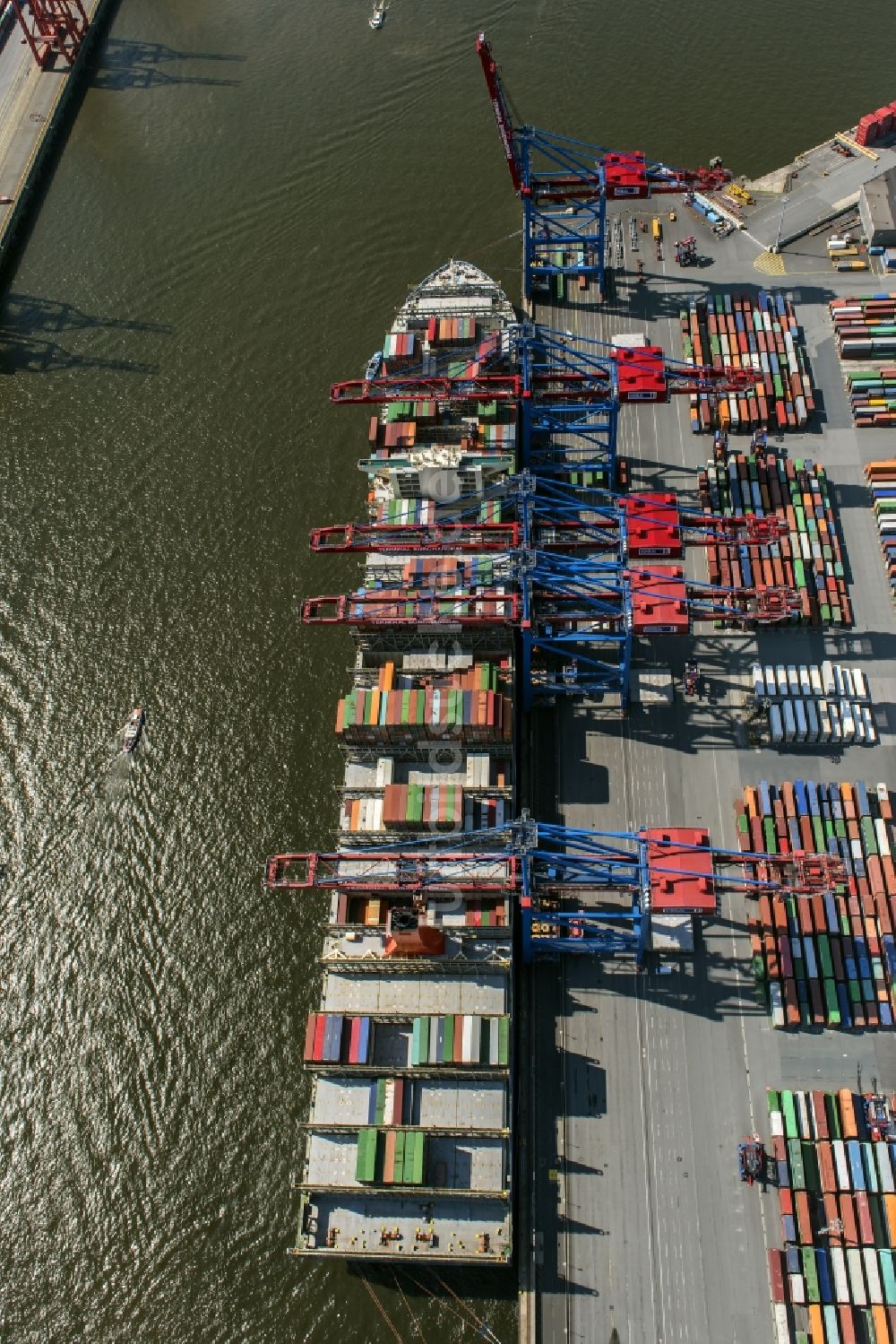 Luftaufnahme Hamburg - HHLA Logistics Container Terminal Burchardkai am Hamburger Hafen in Hamburg