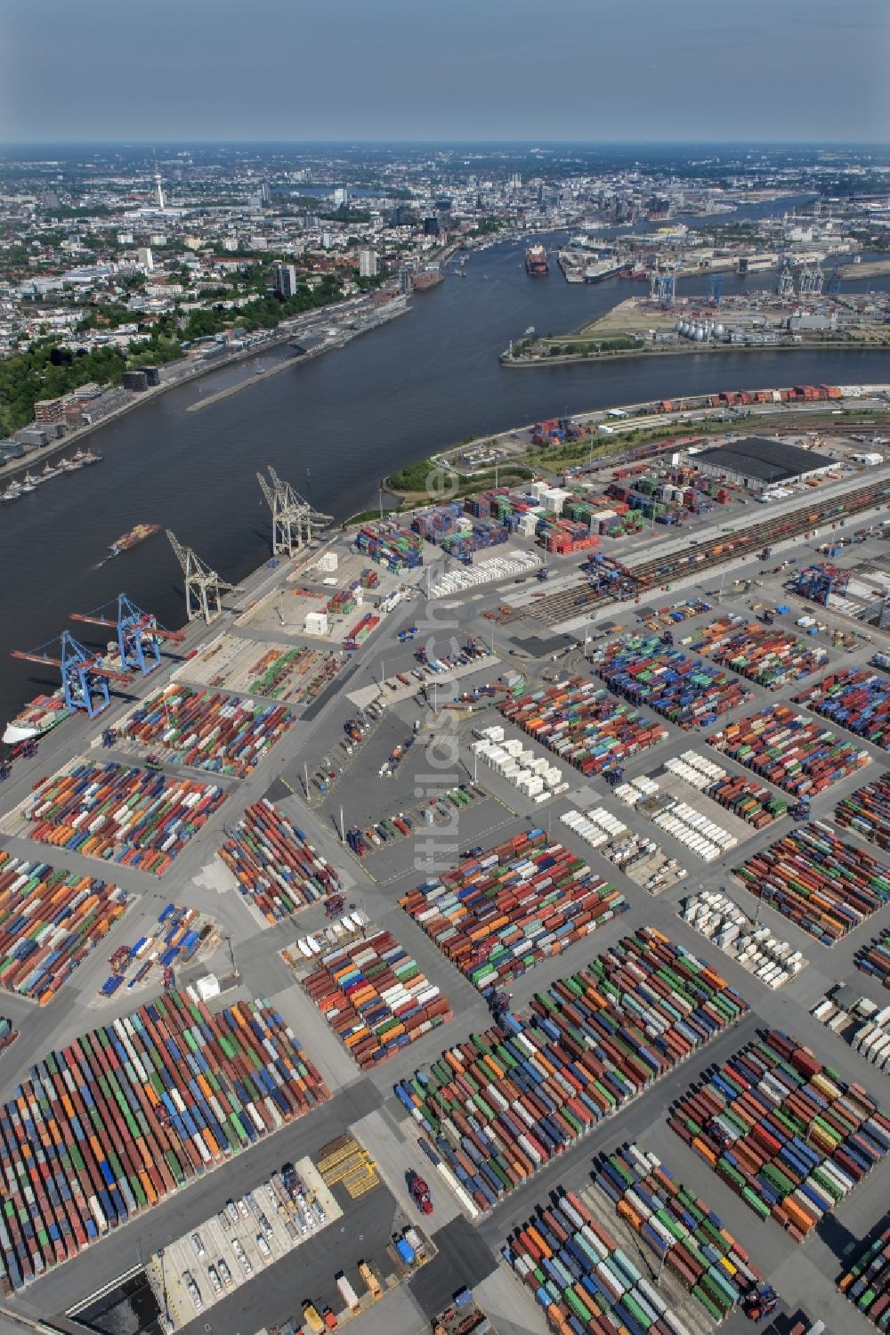 Hamburg von oben - HHLA Logistics Container Terminal Burchardkai am Hamburger Hafen in Hamburg