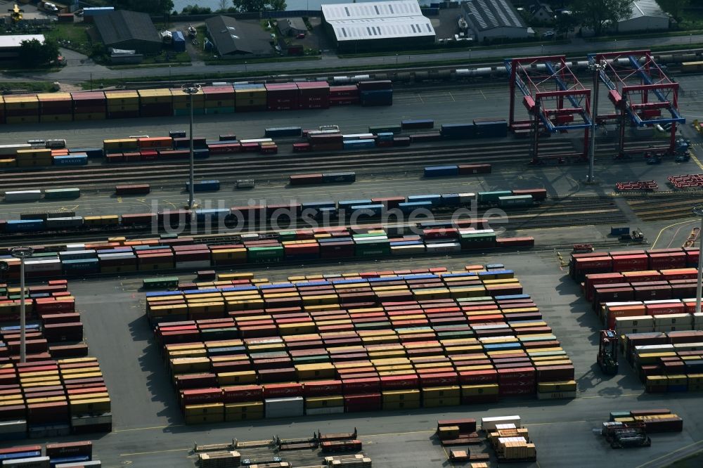 Luftbild Hamburg - HHLA Logistics Container Terminal Burchhardkai am Hamburger Hafen / Waltershofer Hafen in Hamburg