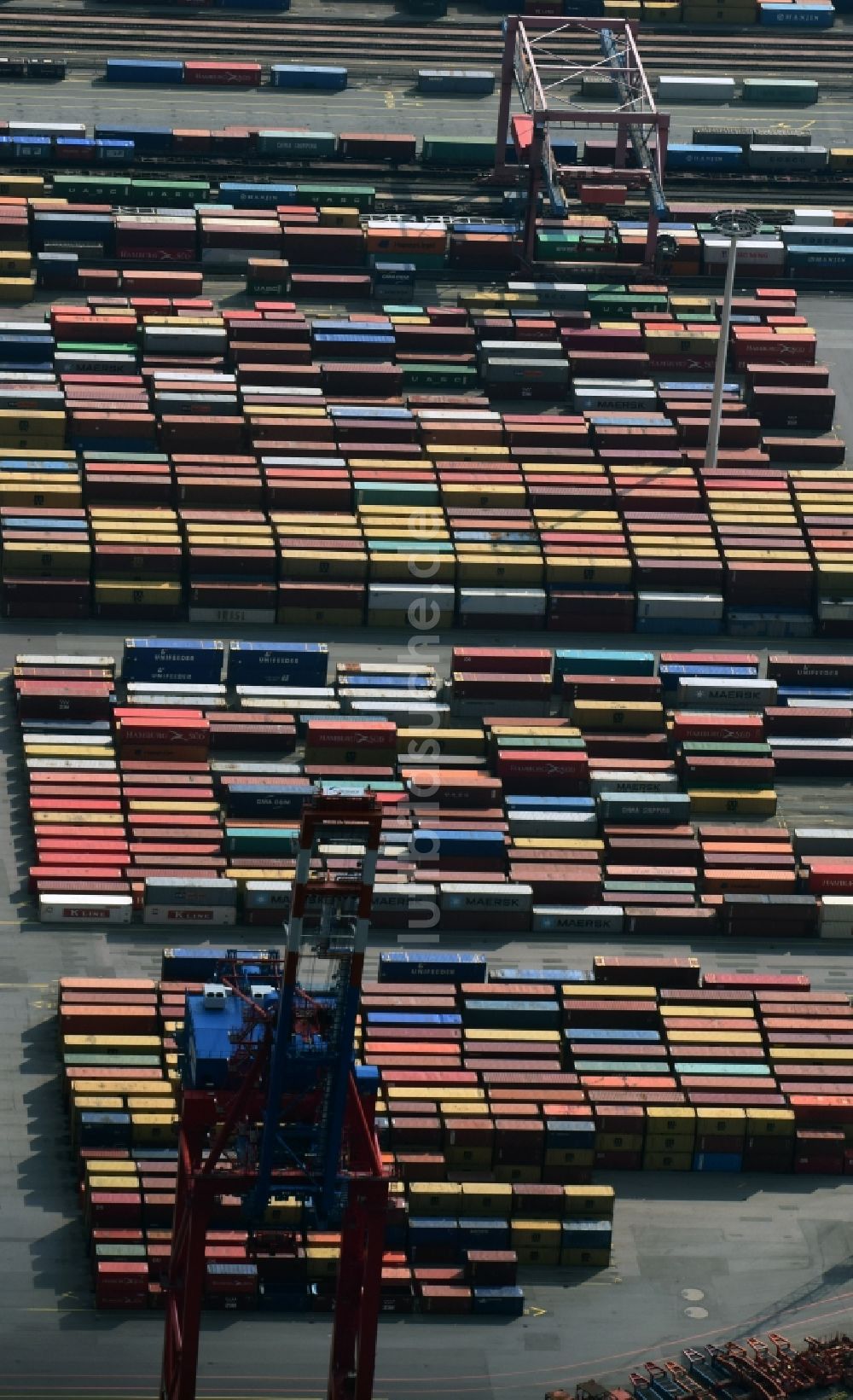 Hamburg von oben - HHLA Logistics Container Terminal Burchhardkai am Hamburger Hafen / Waltershofer Hafen in Hamburg