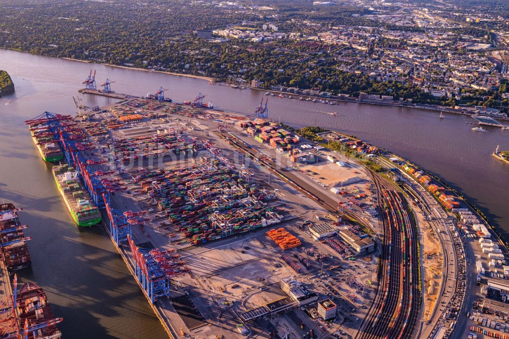 Luftaufnahme Hamburg - HHLA Logistics Container Terminal am Waltershofer Hafen in Hamburg