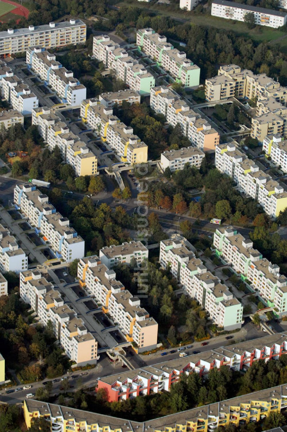 Luftaufnahme Berlin - High-Deck-Siedlung in Berlin-Neukölln